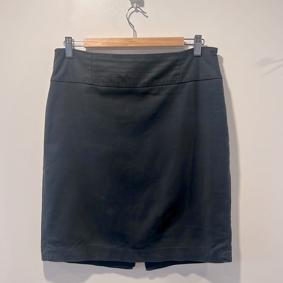 Black tailored short skirt - Picture 1 of 10